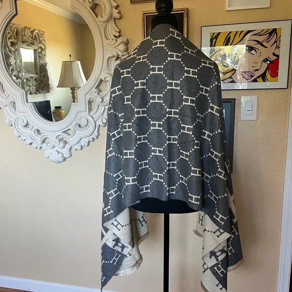 Beautiful Hermès, grey cream, Pashmina
